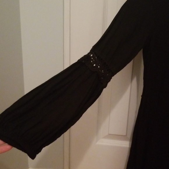 Romantic black dress 🖤 - Picture 3 of 4